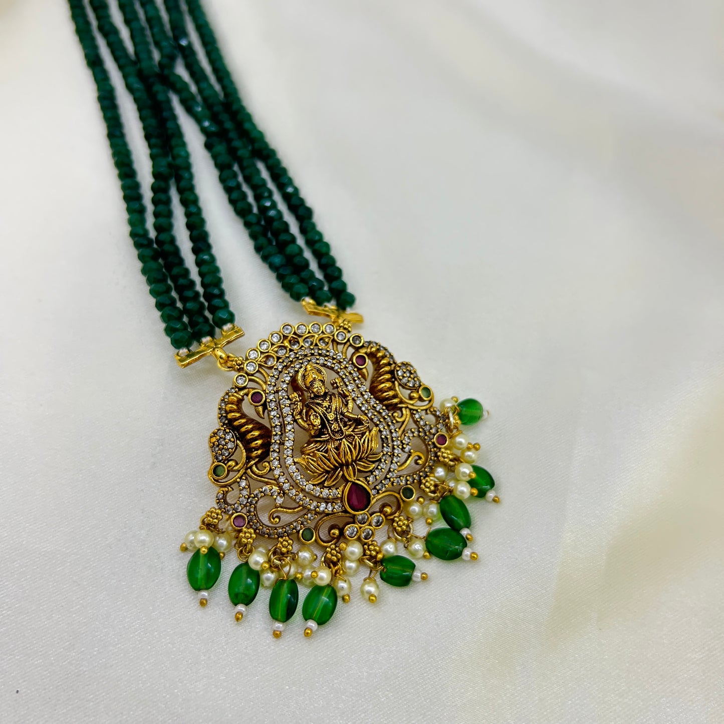 Long necklace with green semiprecious beads, pearls and Lakshmi pendant