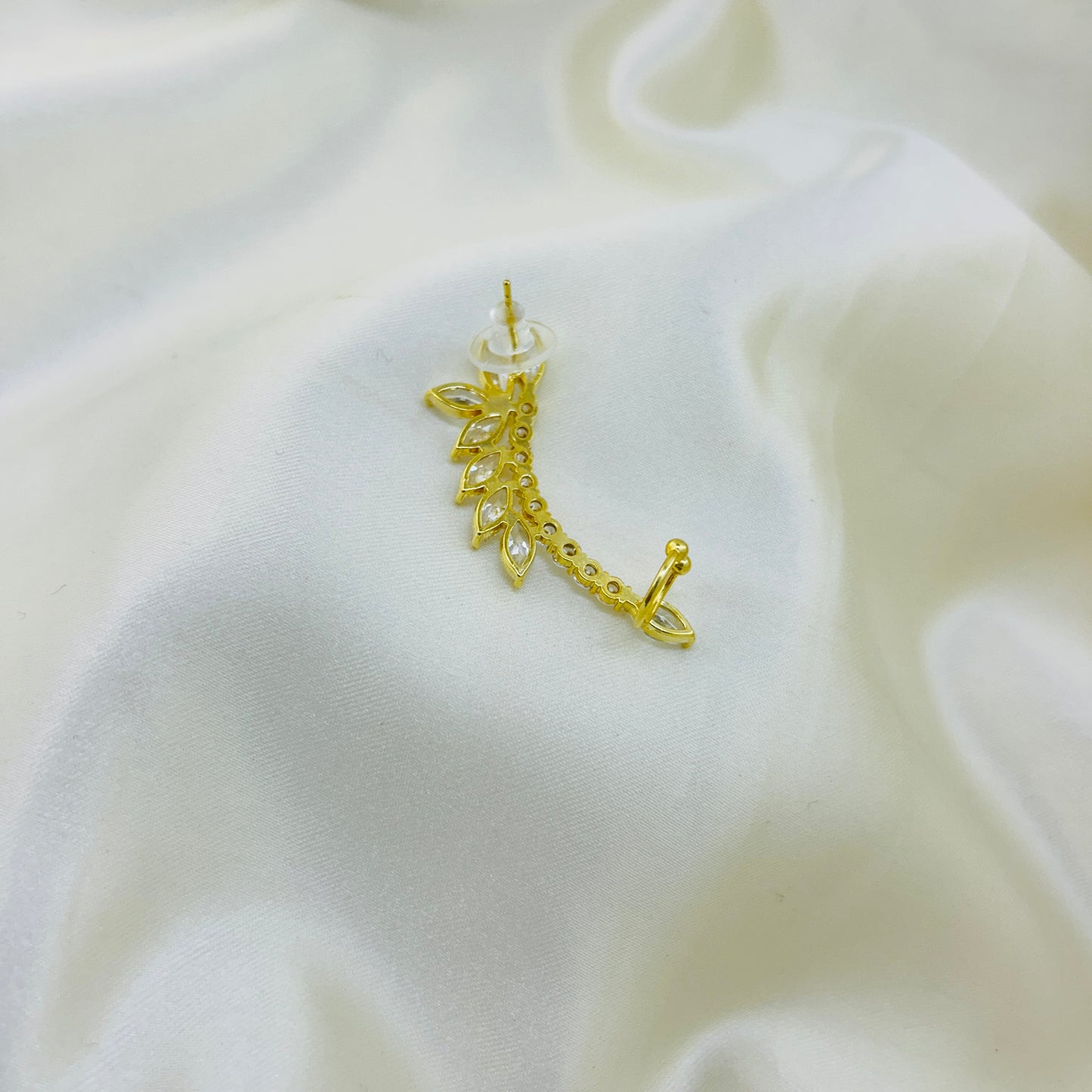 OVAL STONE CLIMBER EAR CUFF – RIGHT EAR