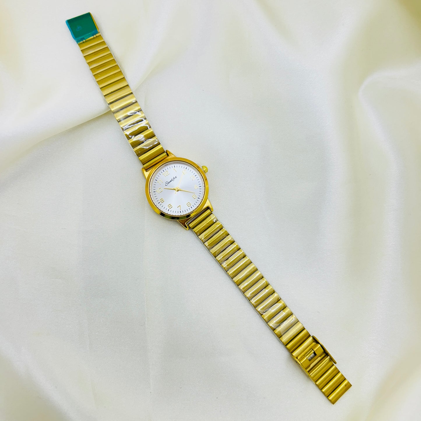Classic white round dial stainless steel watch