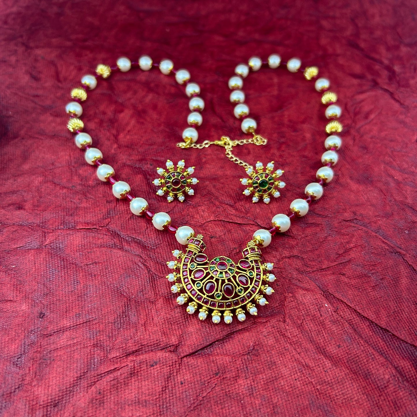Pearl and ruby long necklace with Jadavu pendant and earrings