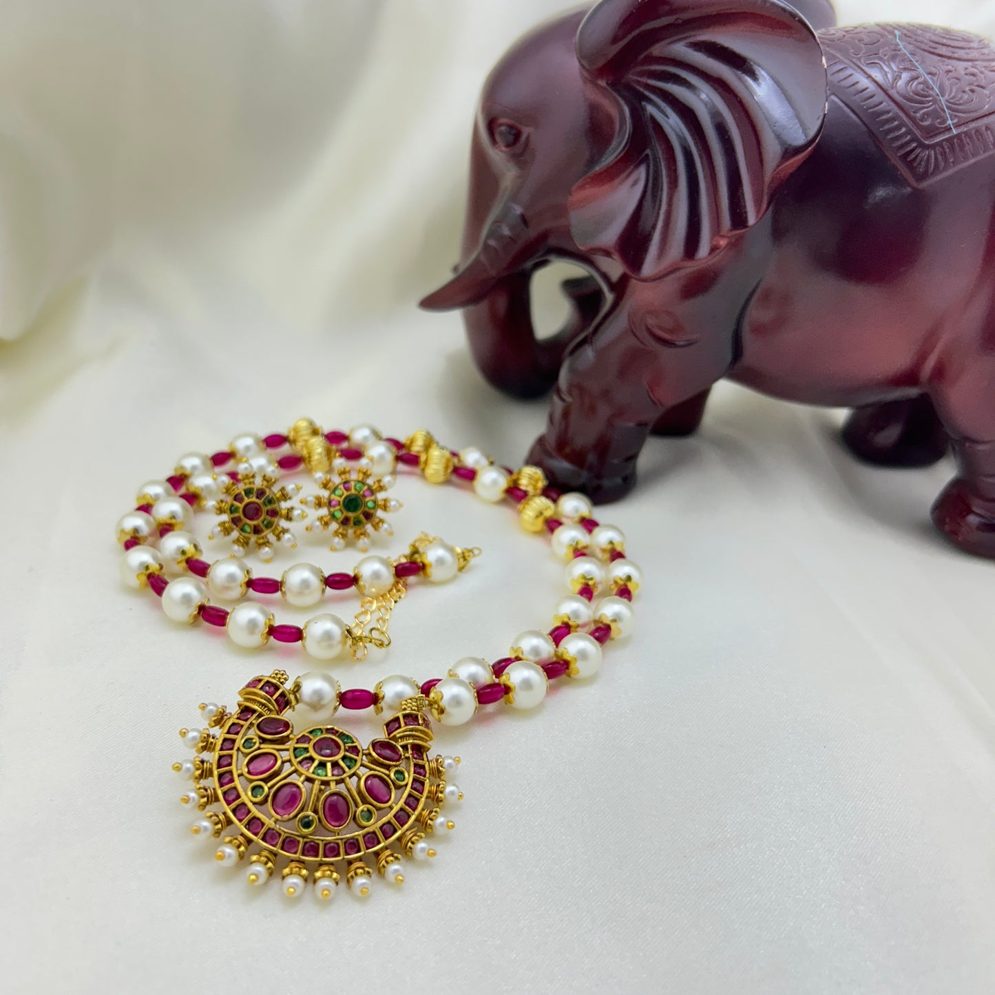 Pearl and ruby long necklace with Jadavu pendant and earrings