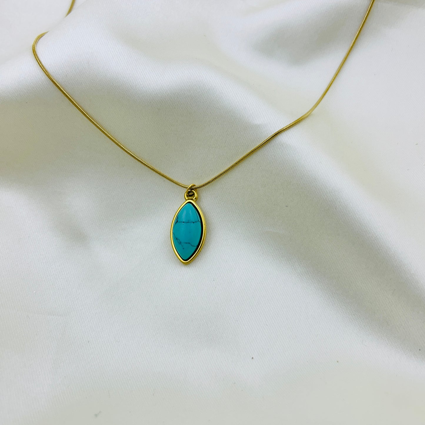 Gemstone oval pendant demifine necklace