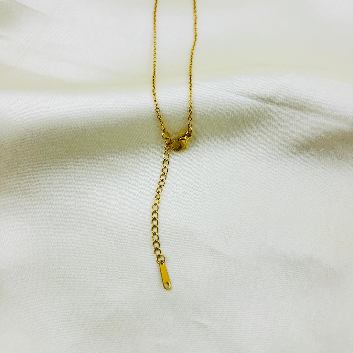 Minimal Golden Bow pendant with thin chain demifine necklace