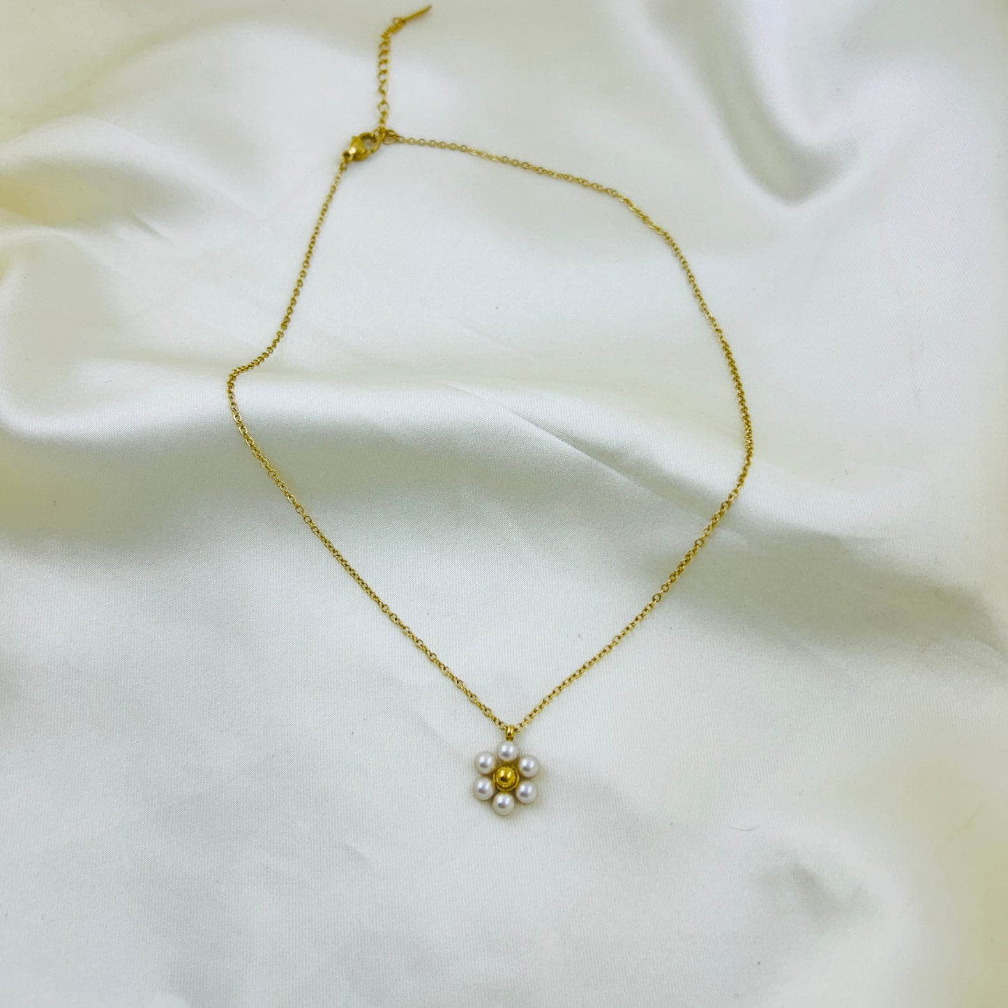 Flower pearl pendant with a gold stud at centre demifine necklace