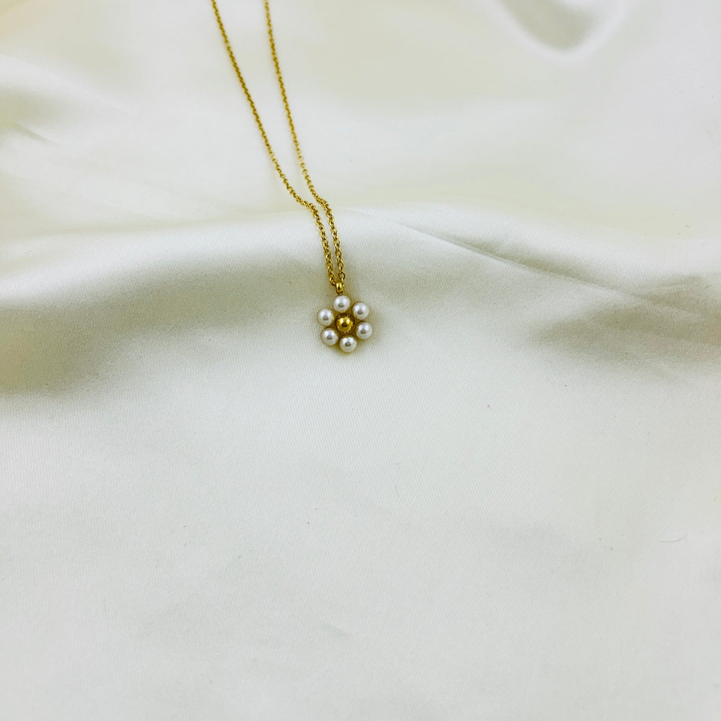 Flower pearl pendant with a gold stud at centre demifine necklace