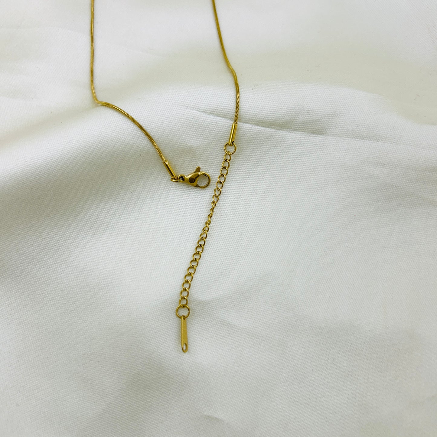 Minimalist twisted heart pendant in thin chain - Demifine necklace