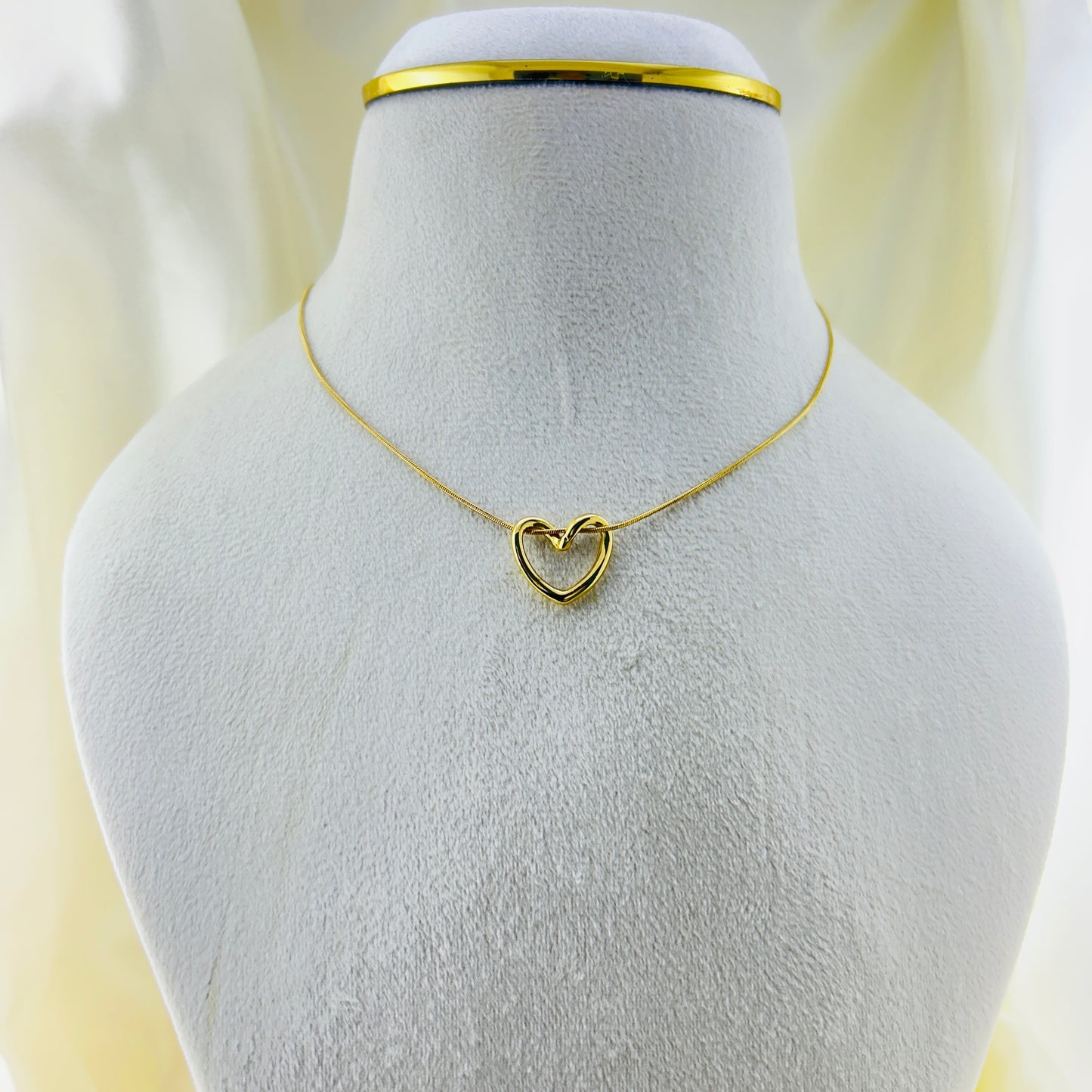 Minimalist twisted heart pendant in thin chain - Demifine necklace