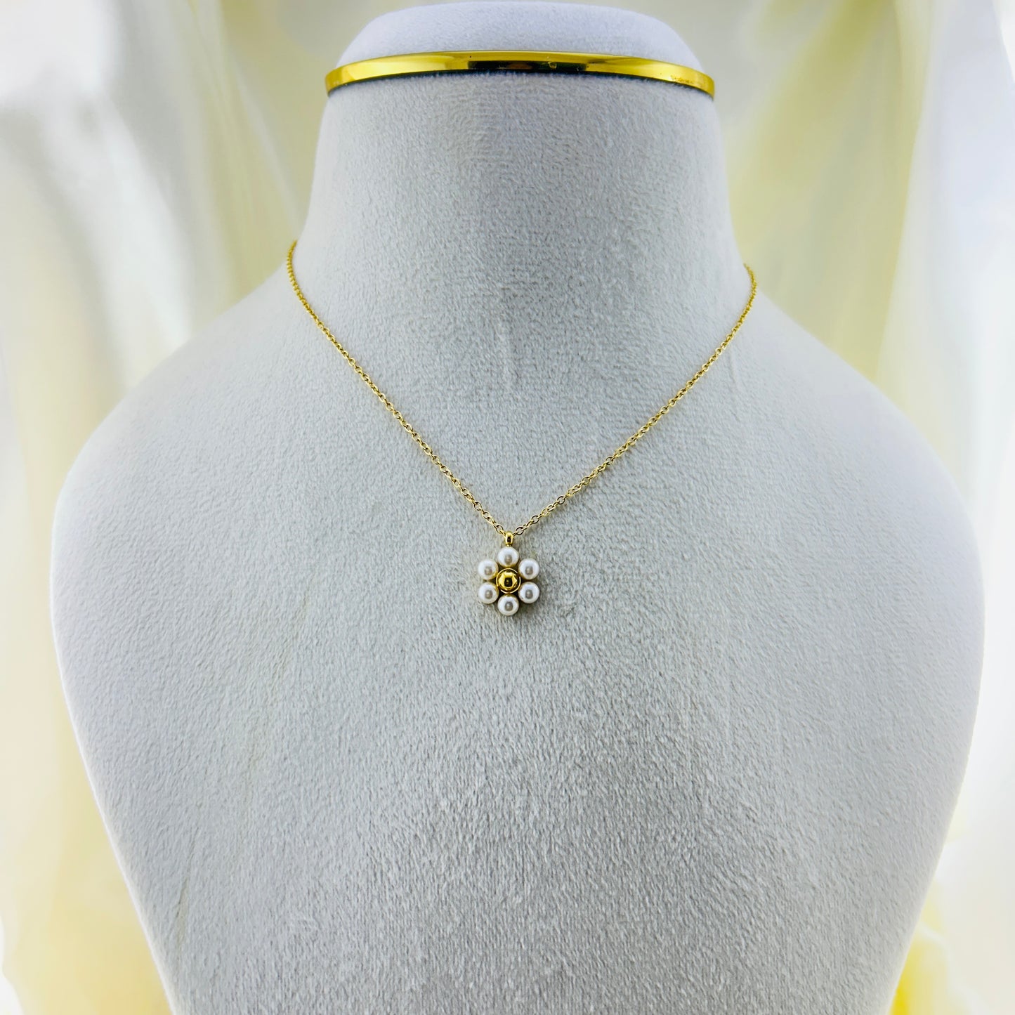 Flower pearl pendant with a gold stud at centre demifine necklace