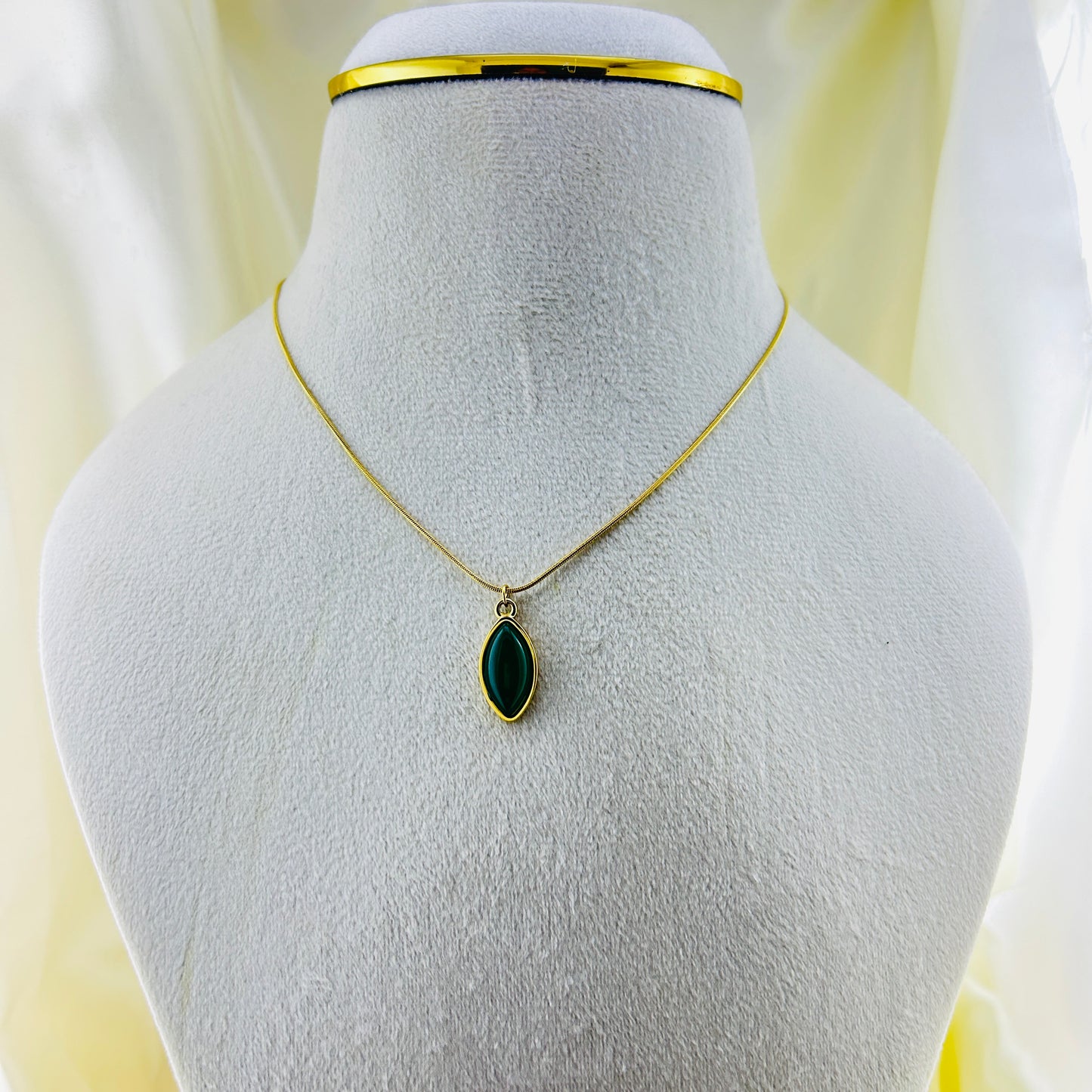 Gemstone oval pendant demifine necklace