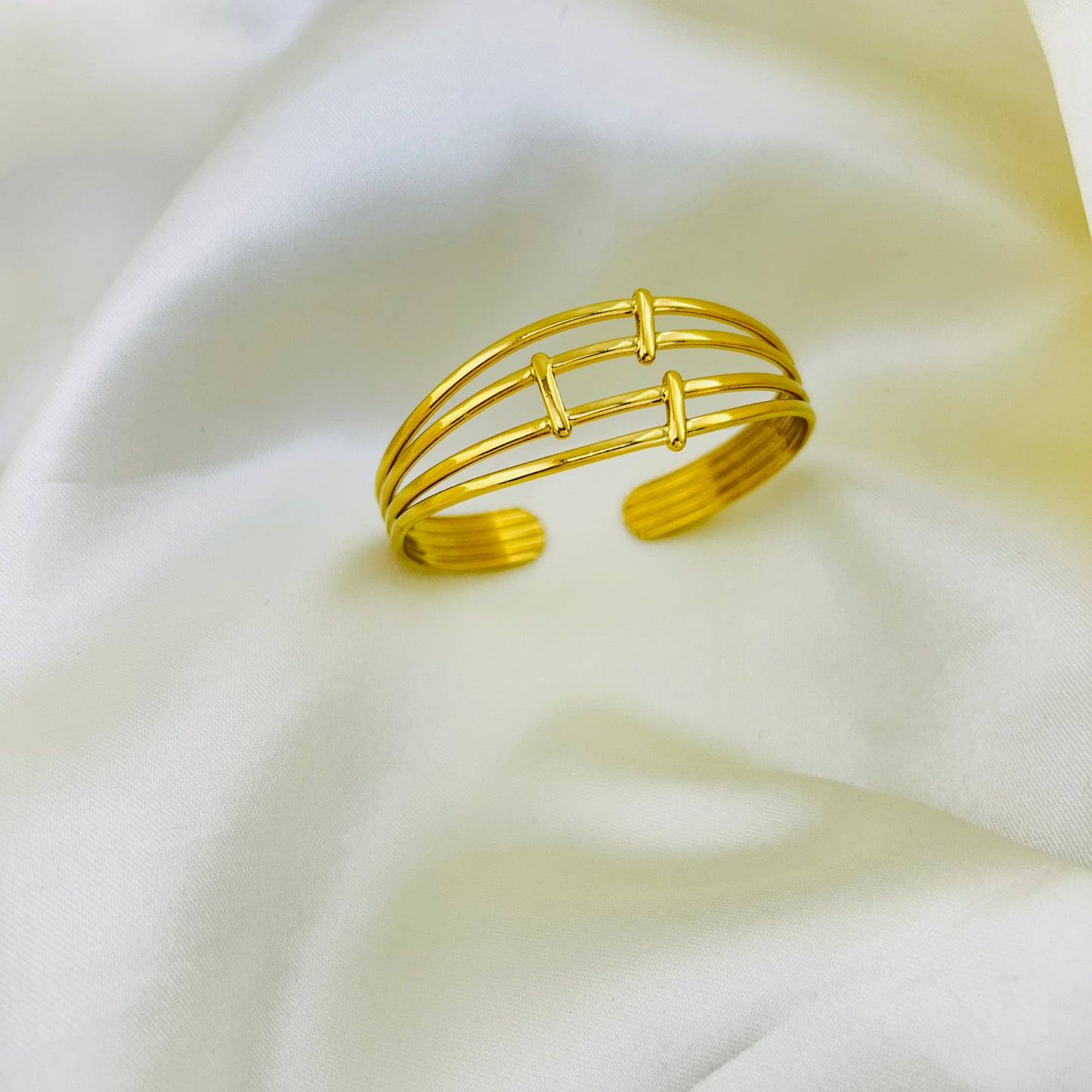Four layer bridged golden cuff bracelet - kada