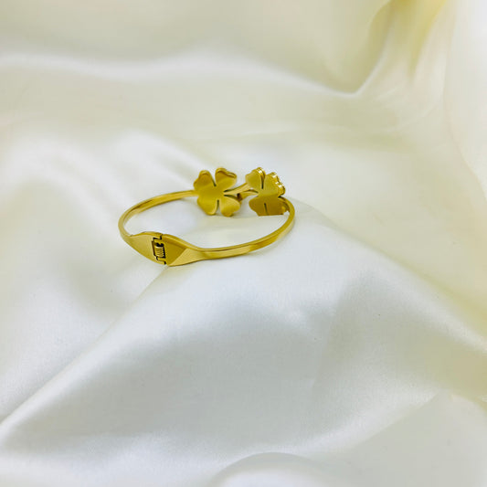 Heart petal flower black and white clutch bangle bracelet - kada