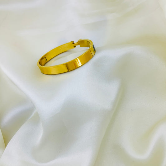 Hermes signature H clutch bracelet - black enamel kada