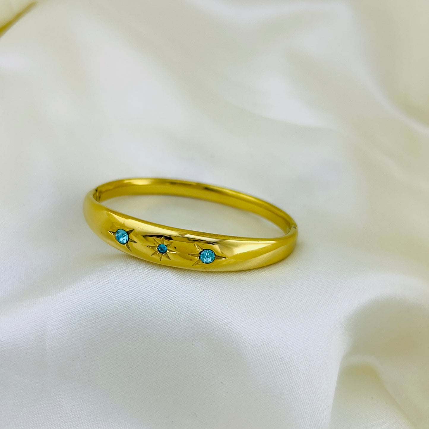 Light blue stone oval clutch bracelet - kada