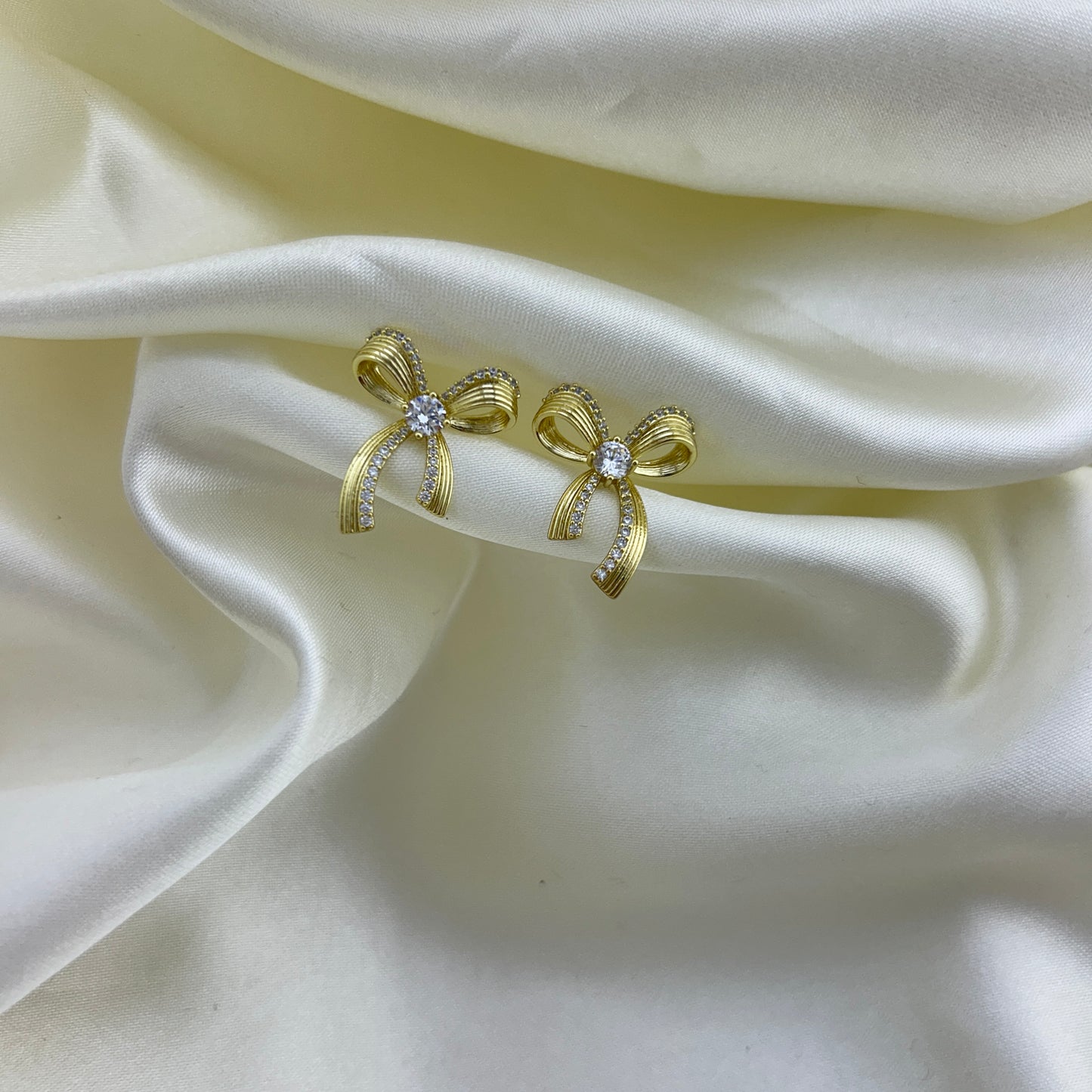 Minimal bow studs - earrings