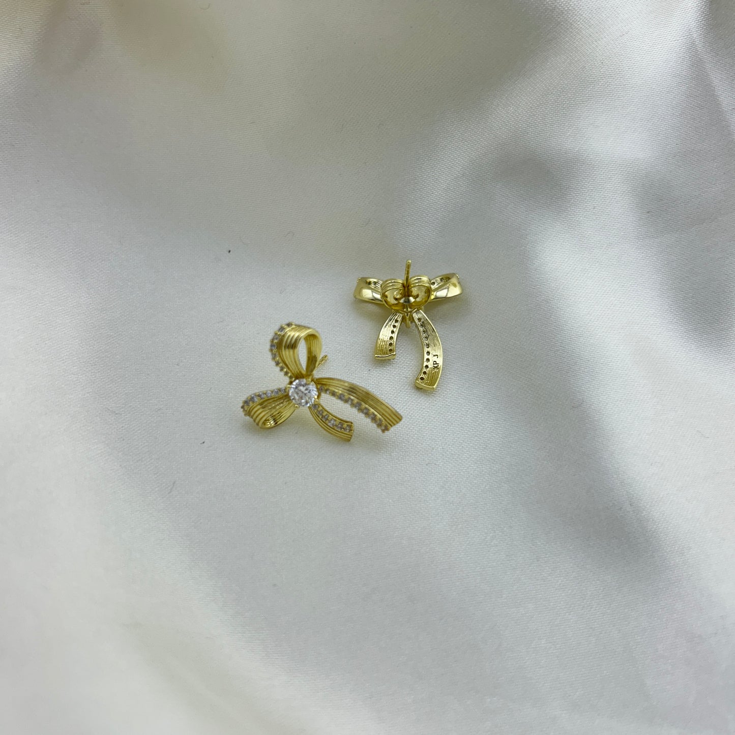Minimal bow studs - earrings