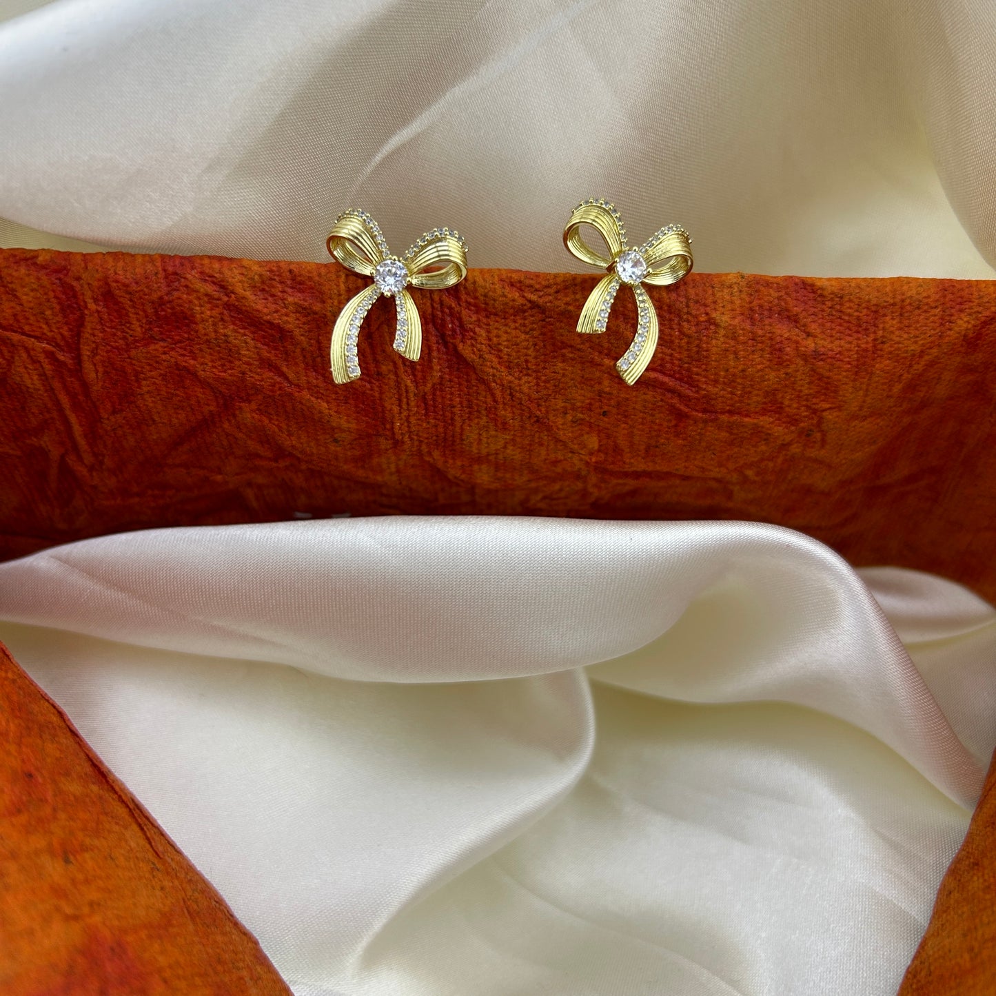 Minimal bow studs - earrings