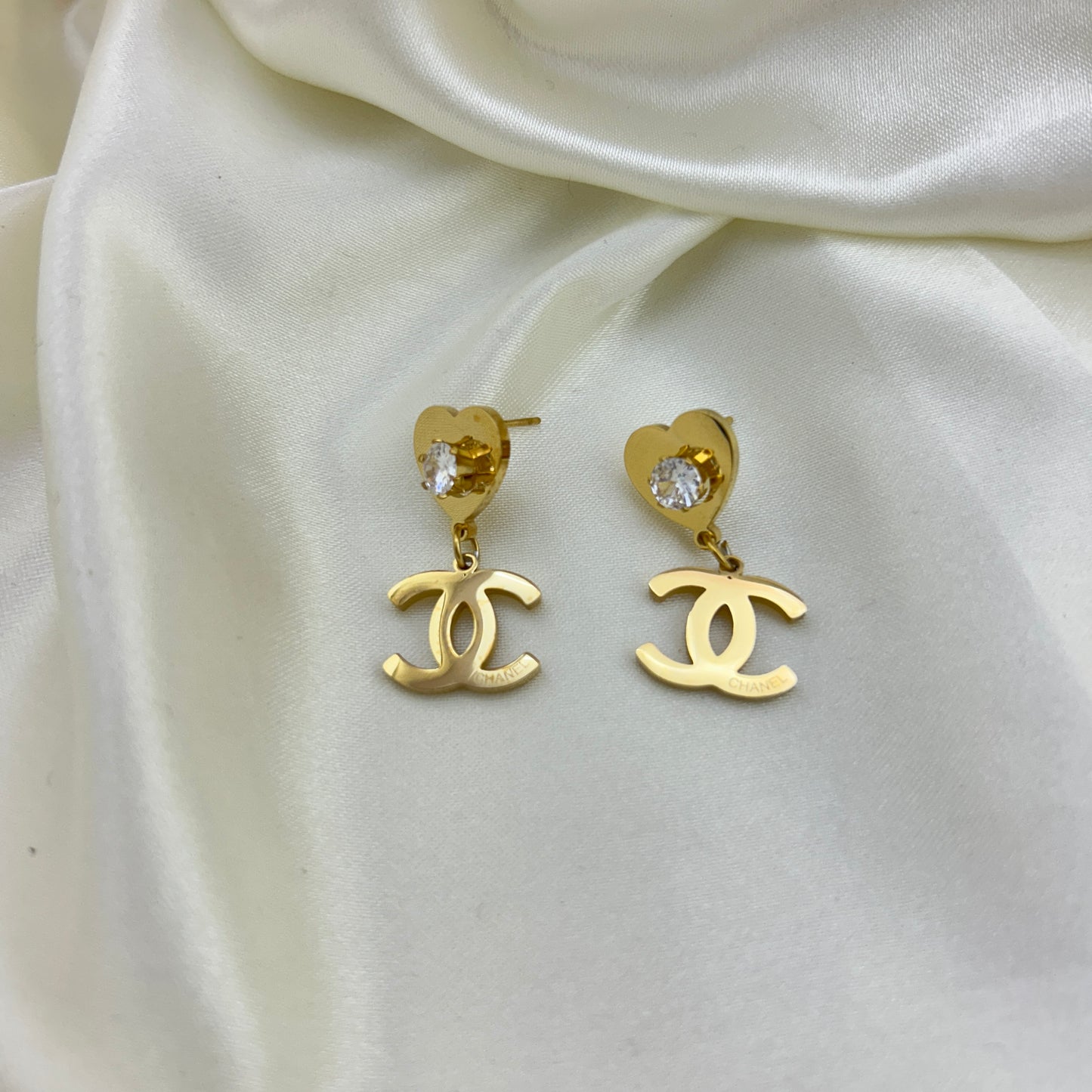 Trendy drop earrings