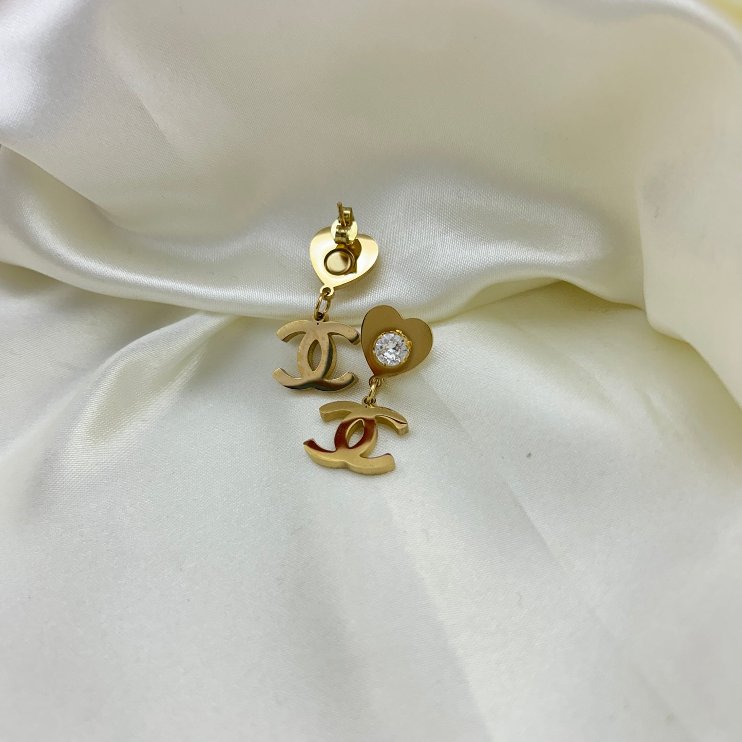 Trendy drop earrings