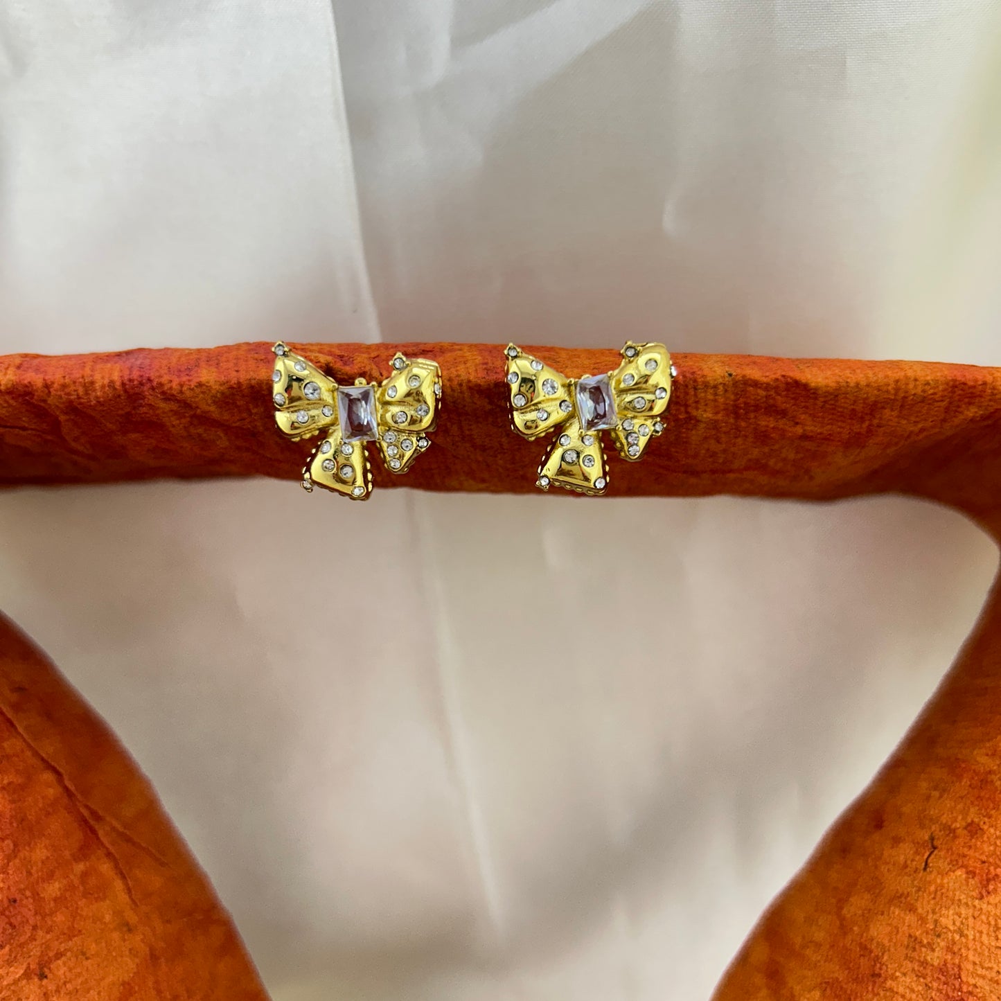 Trendy stone bow studs - earrings