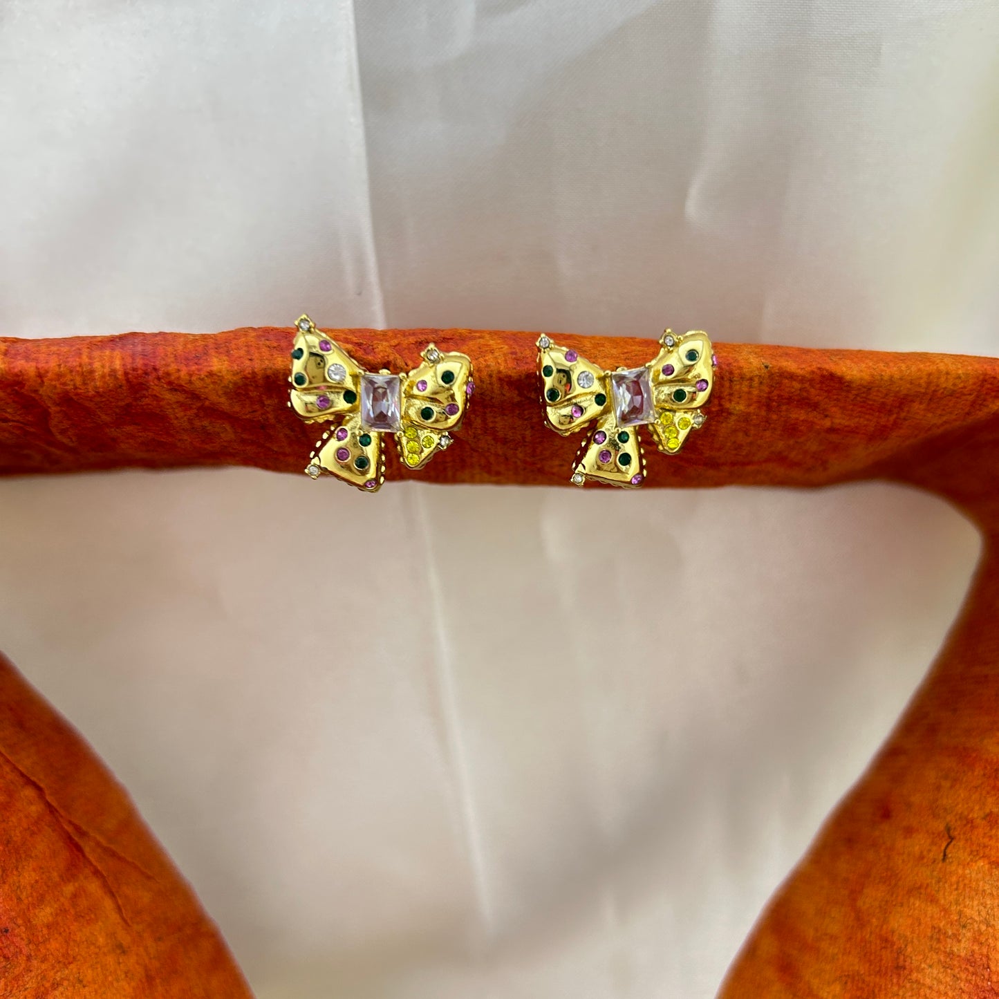 Trendy stone bow studs - earrings