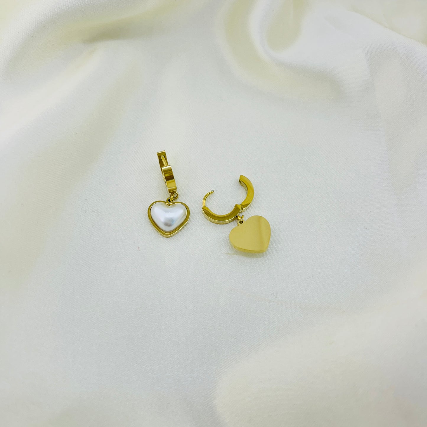 Accent: Pearl-finish heart within a golden heart frame