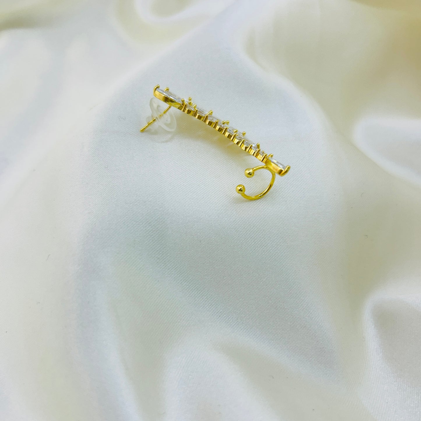 OVAL STONE CLIMBER EAR CUFF – RIGHT EAR