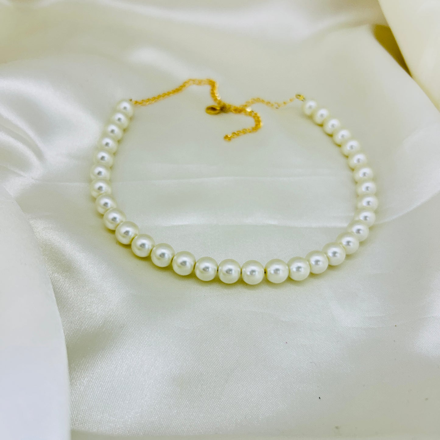 SINGLE LINE PEARL SHORT NECKLACE – MINIMAL CELEBRITY STYLE