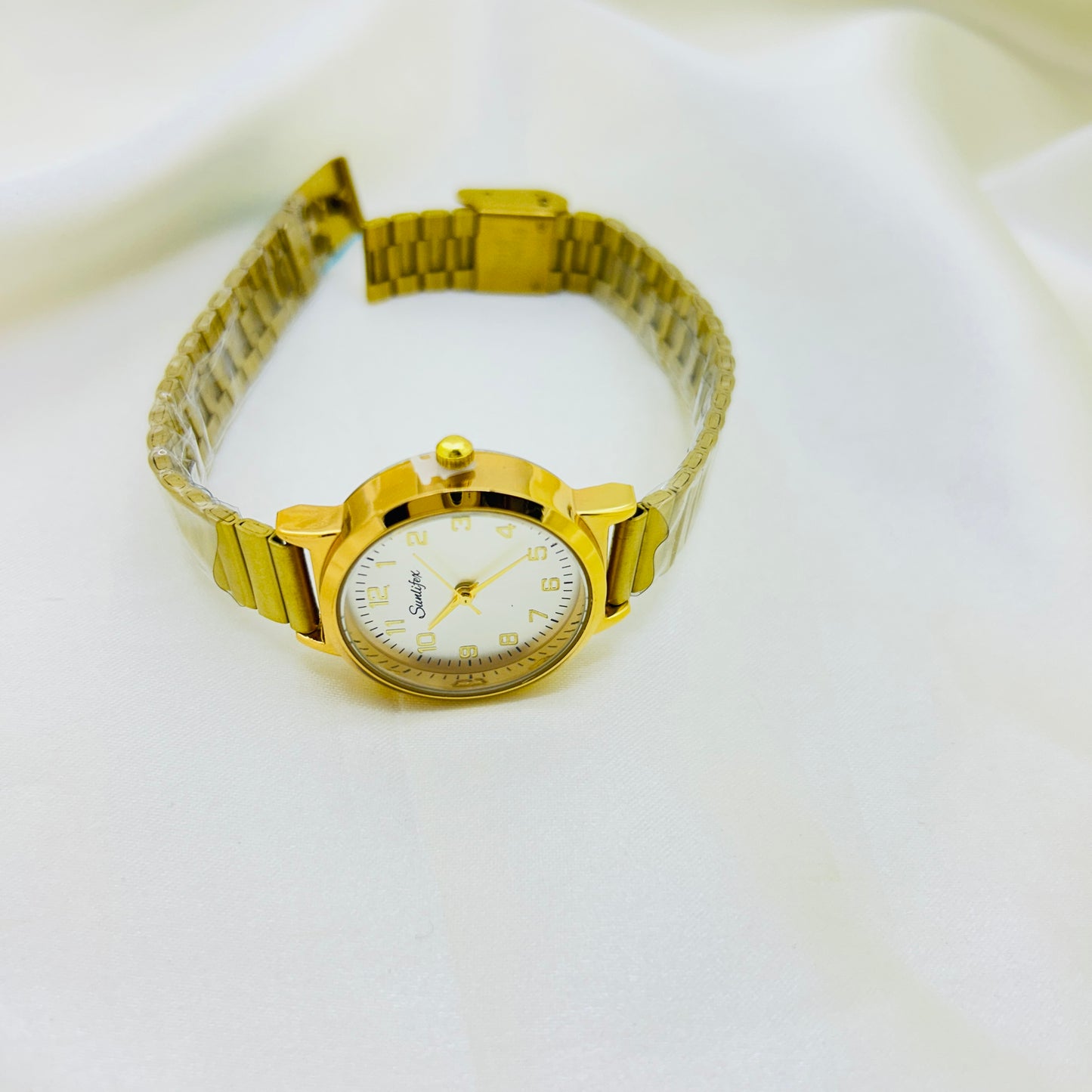 Classic white round dial stainless steel watch