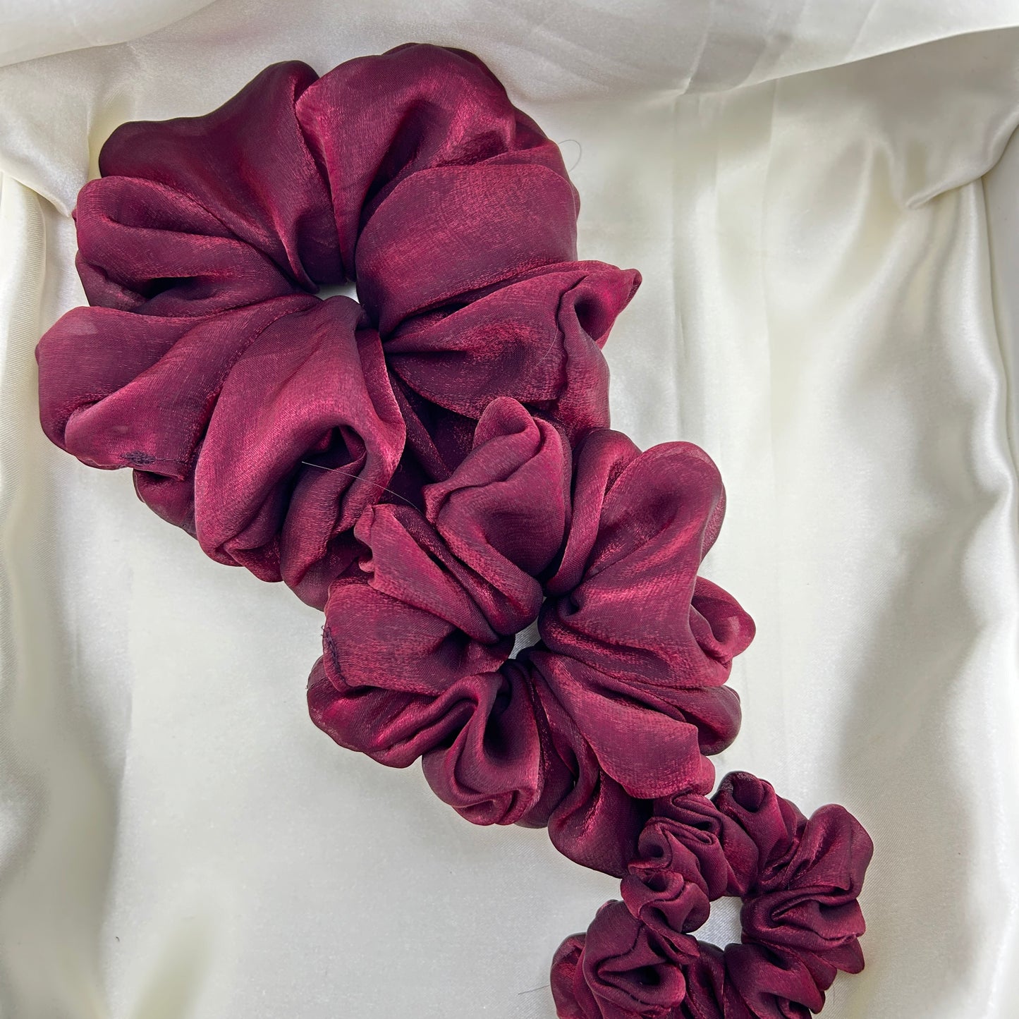 Shimmering silk scrunchie - Maroon