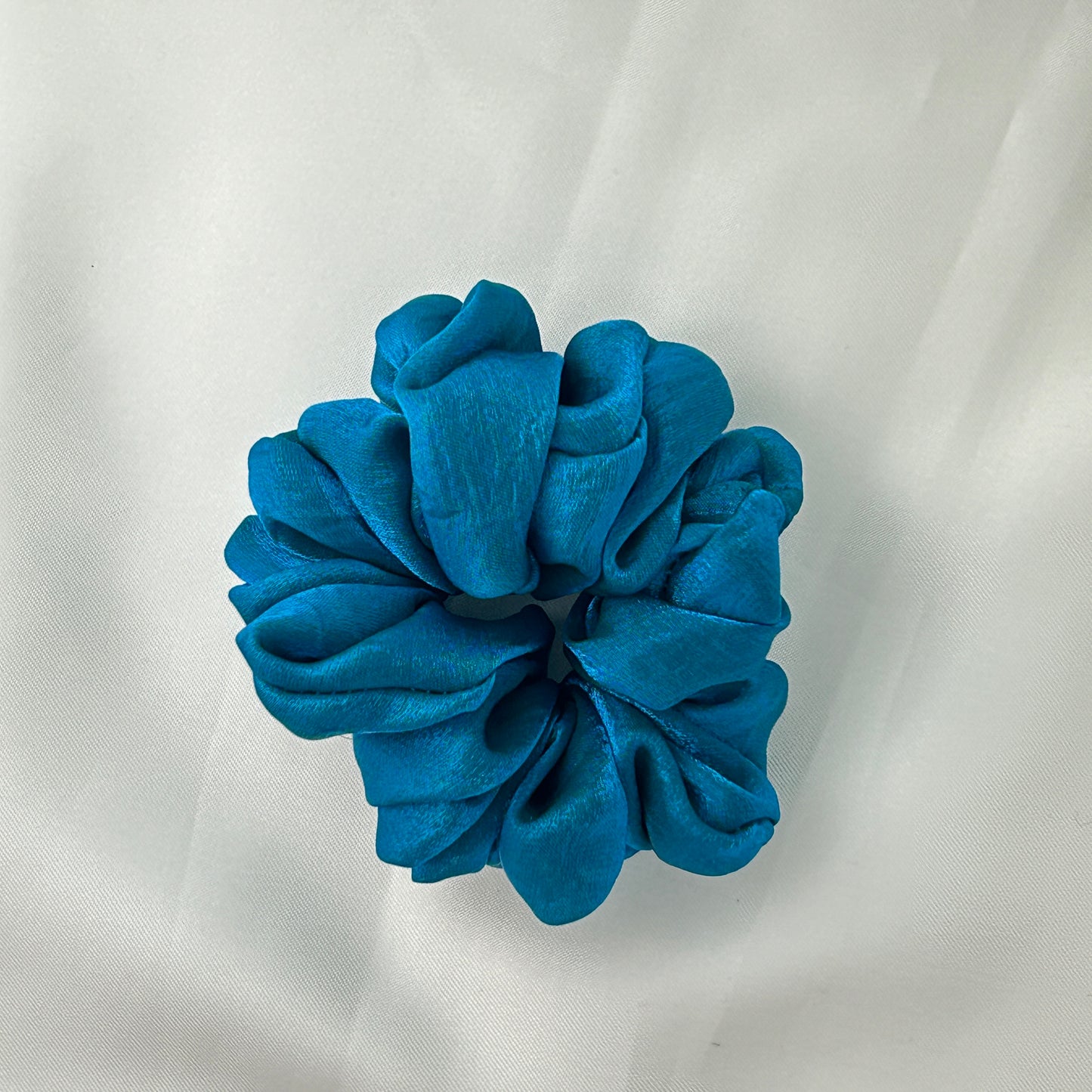 Shimmering silk scrunchie - Teal (Blue)
