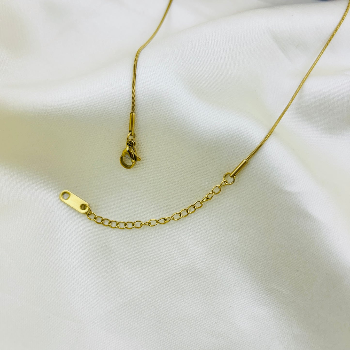 Gemstone oval pendant demifine necklace