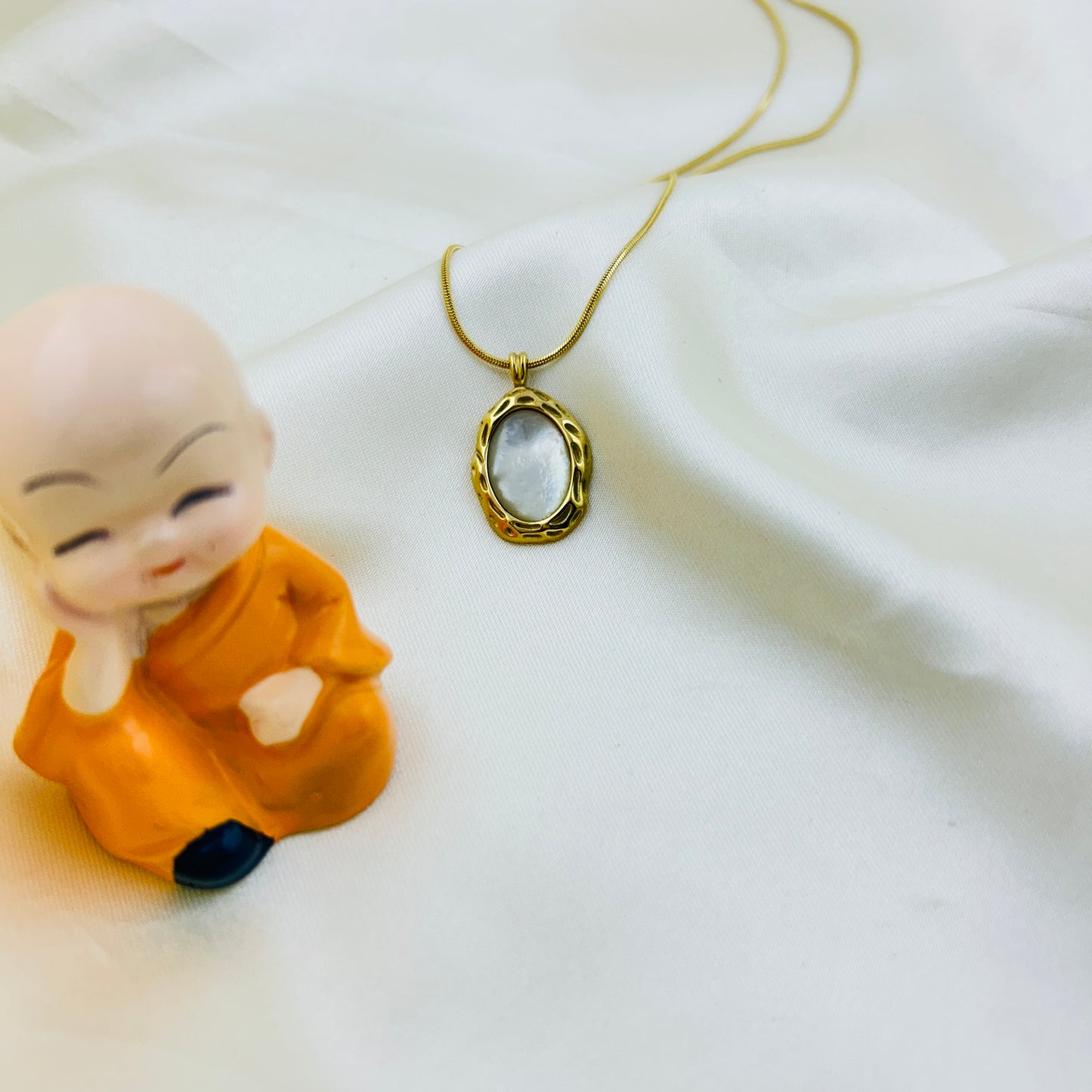 Golden oval shell enamel pendant demifine necklace