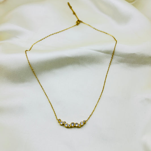 Wavy series of stone pendant in a thin chain demifine necklace