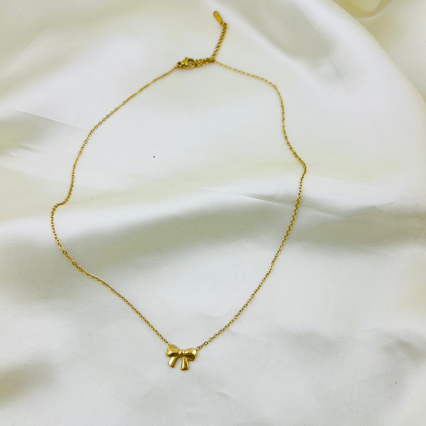 Minimal Golden Bow pendant with thin chain demifine necklace