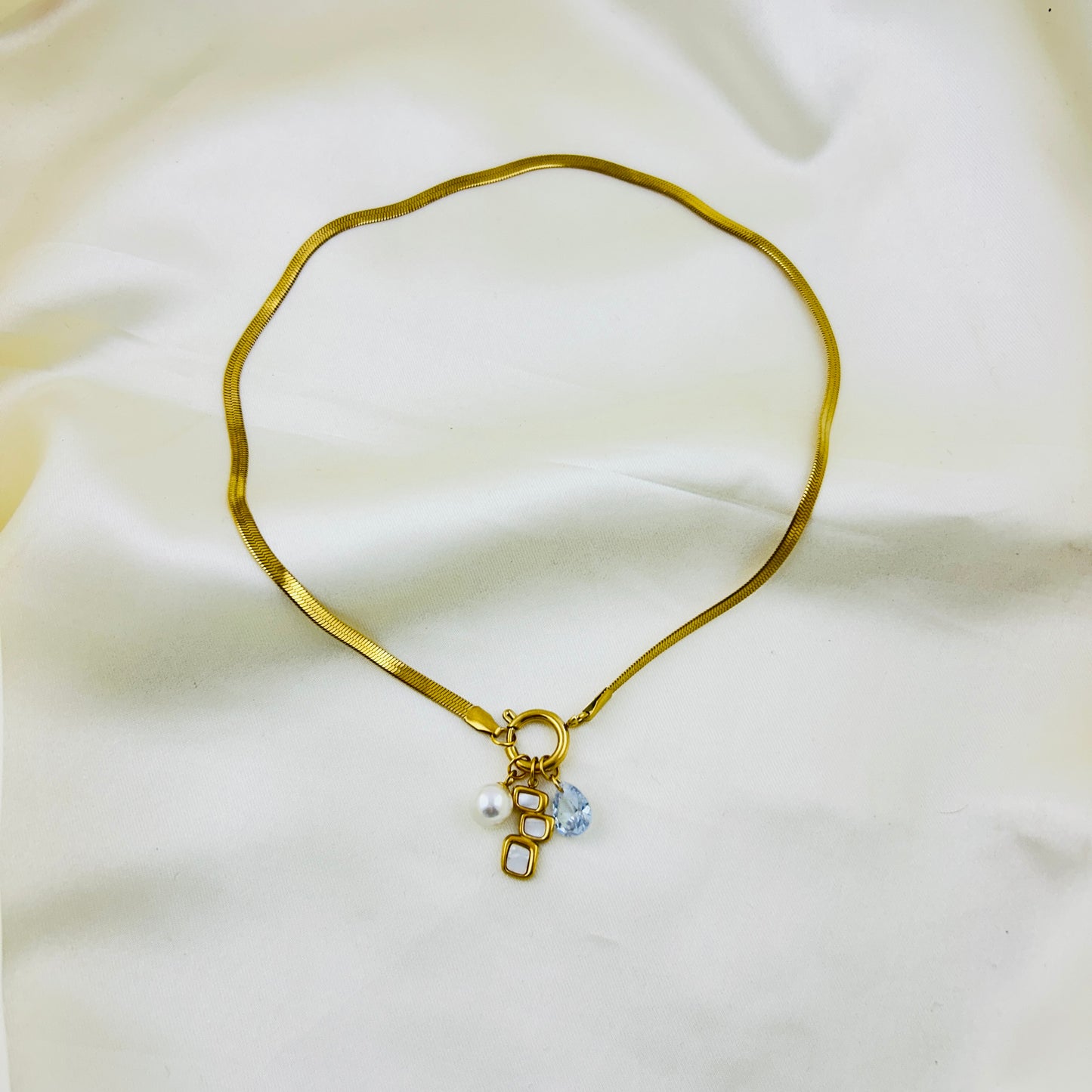 Beautiful pearl stone and enamel front lock pendant demifine necklace