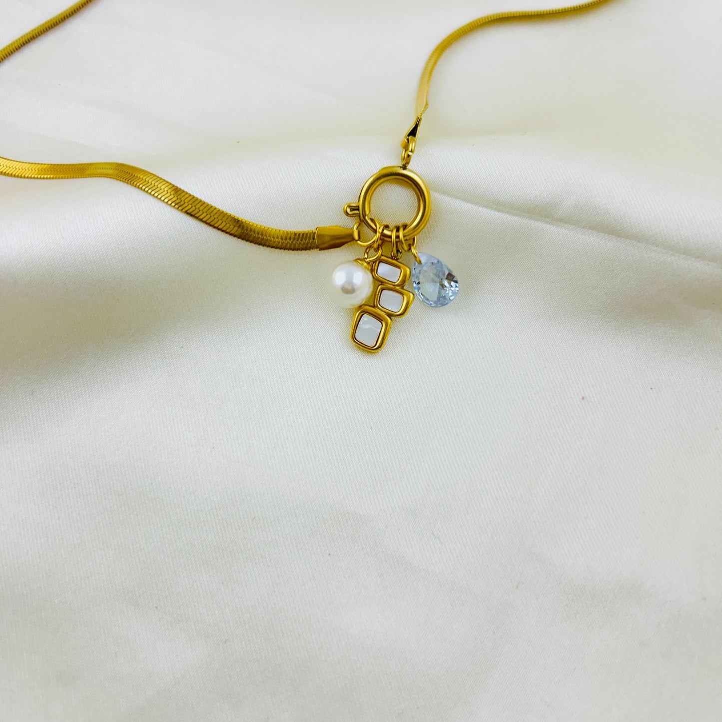 Beautiful pearl stone and enamel front lock pendant demifine necklace