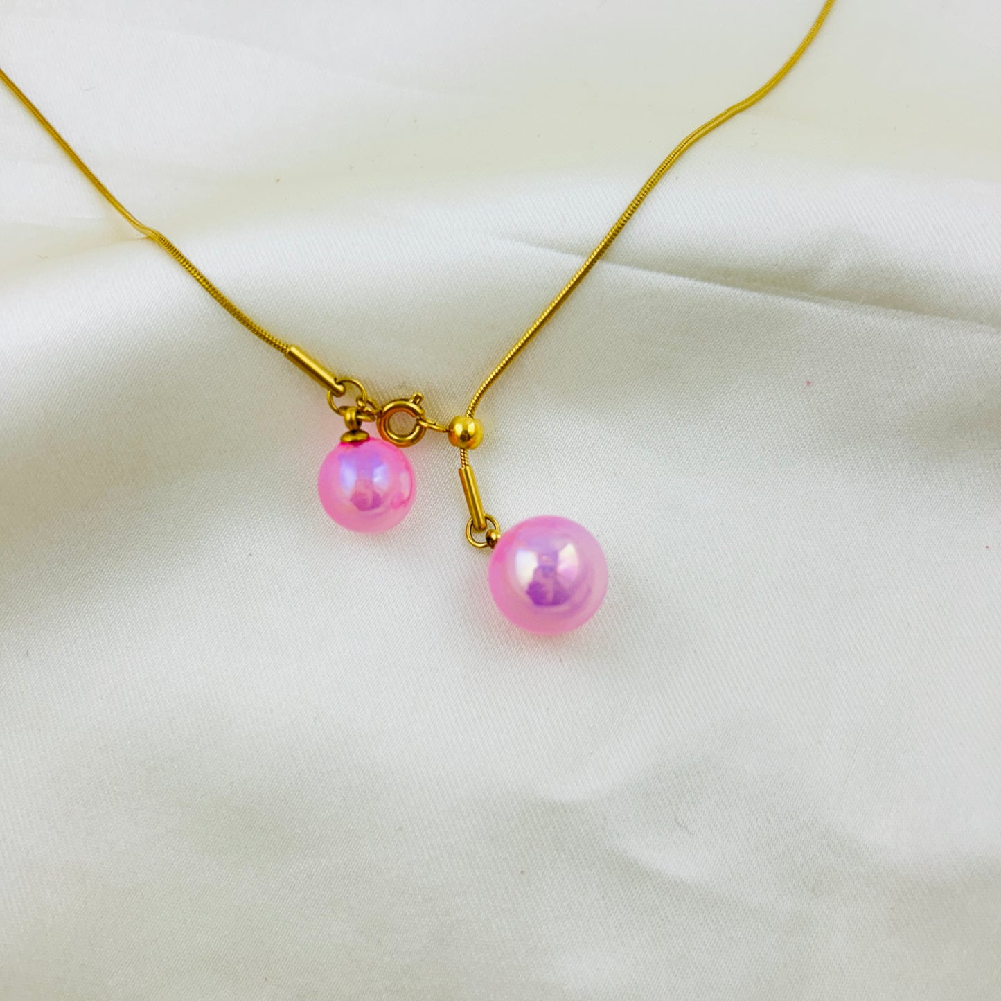 Pink beads front lock pendant demifine necklace