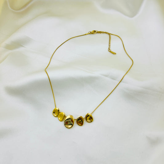 Trendy pressed bead like five pendants in thin chain  - Demifine necklace