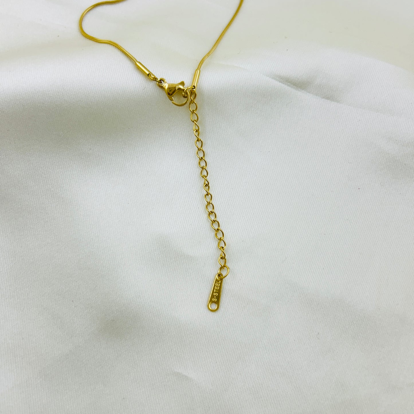 Trendy pressed bead like five pendants in thin chain  - Demifine necklace