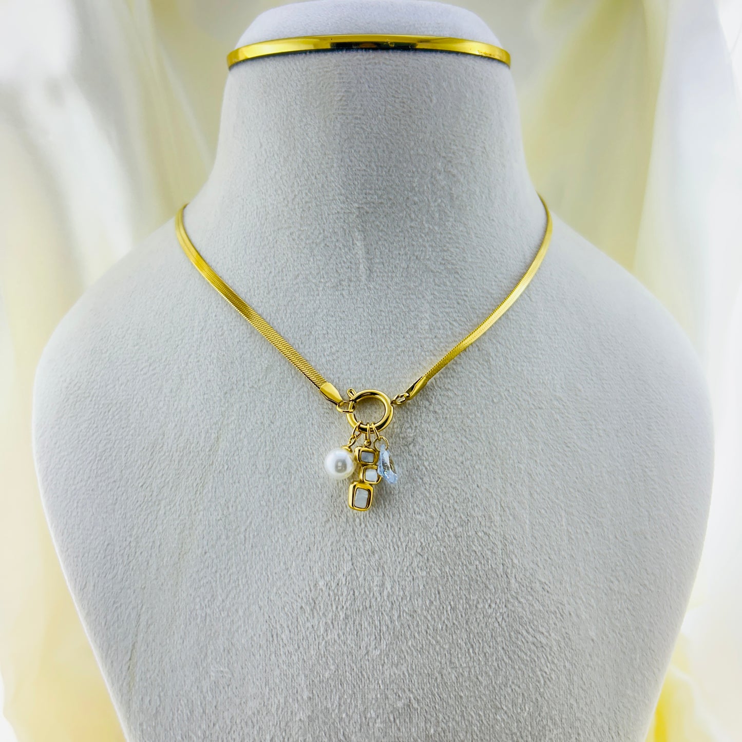 Beautiful pearl stone and enamel front lock pendant demifine necklace