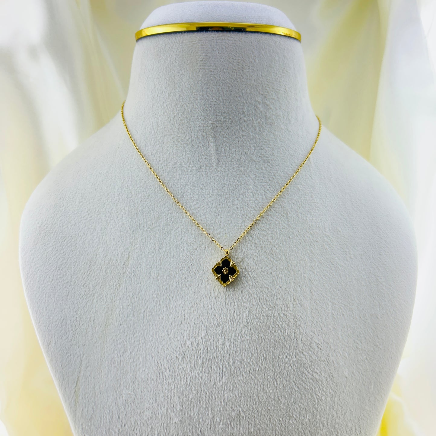 Two sides use - Black and white enamel pendant in a thin chain demifine necklace