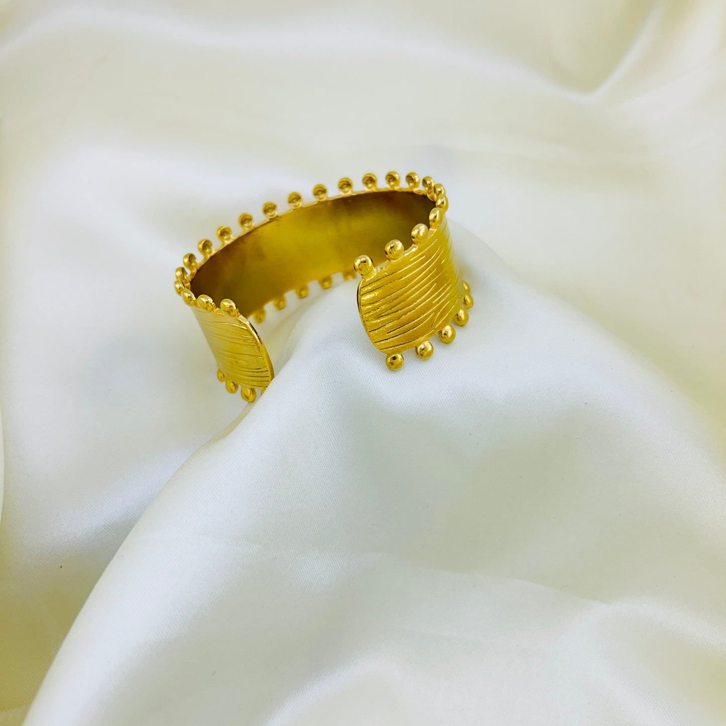 Golden cuff bracelet - kada