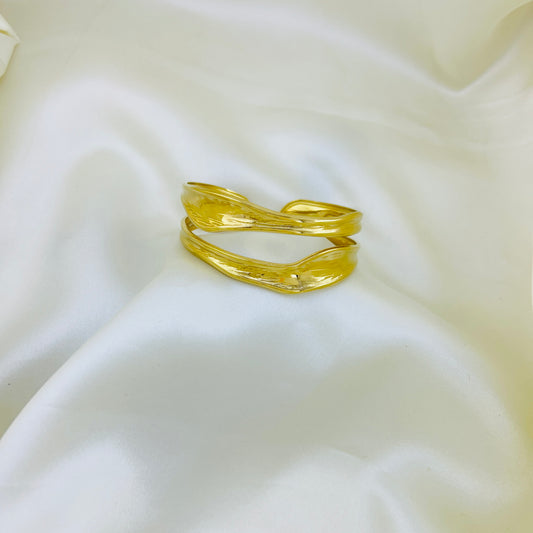 Two layer wavy golden cuff bracelet - kada