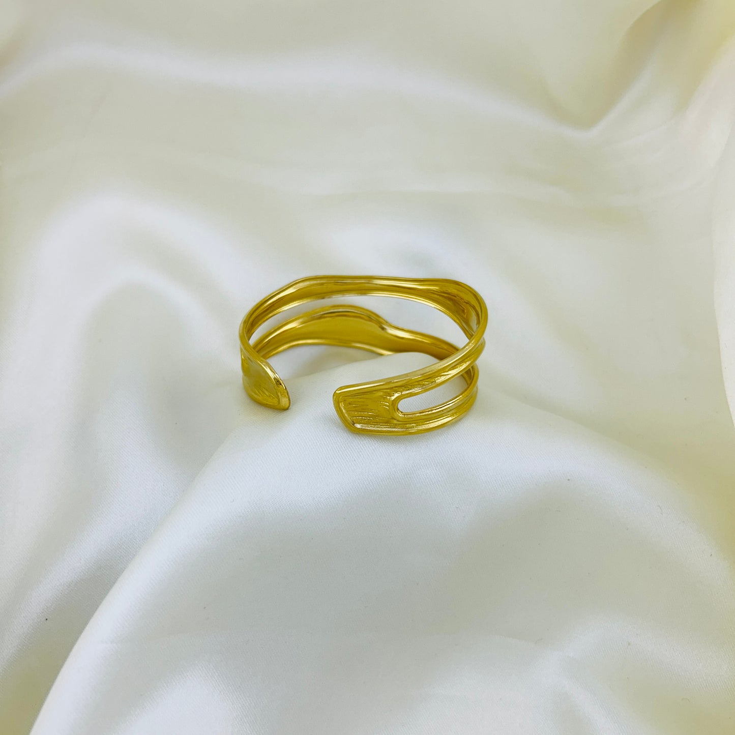Two layer wavy golden cuff bracelet - kada