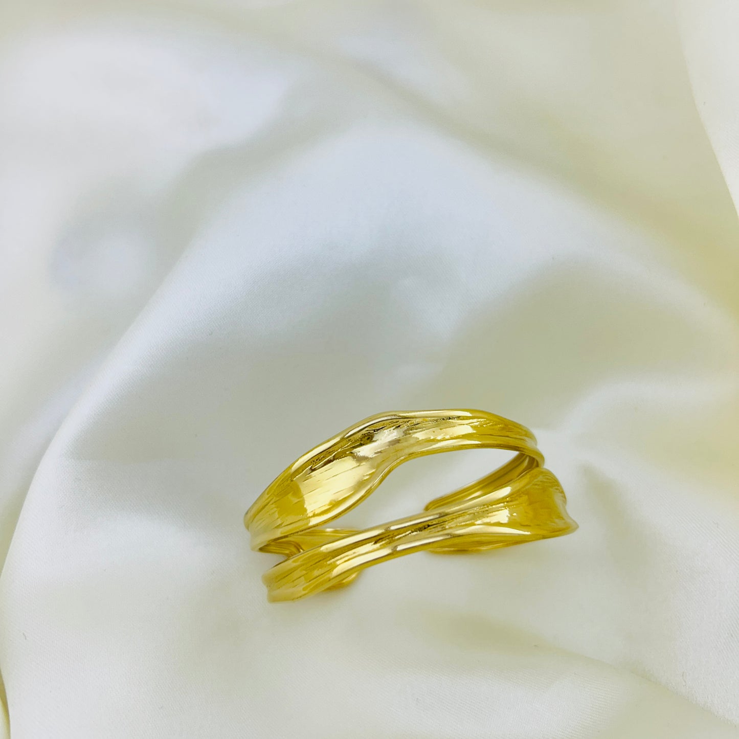 Two layer wavy golden cuff bracelet - kada