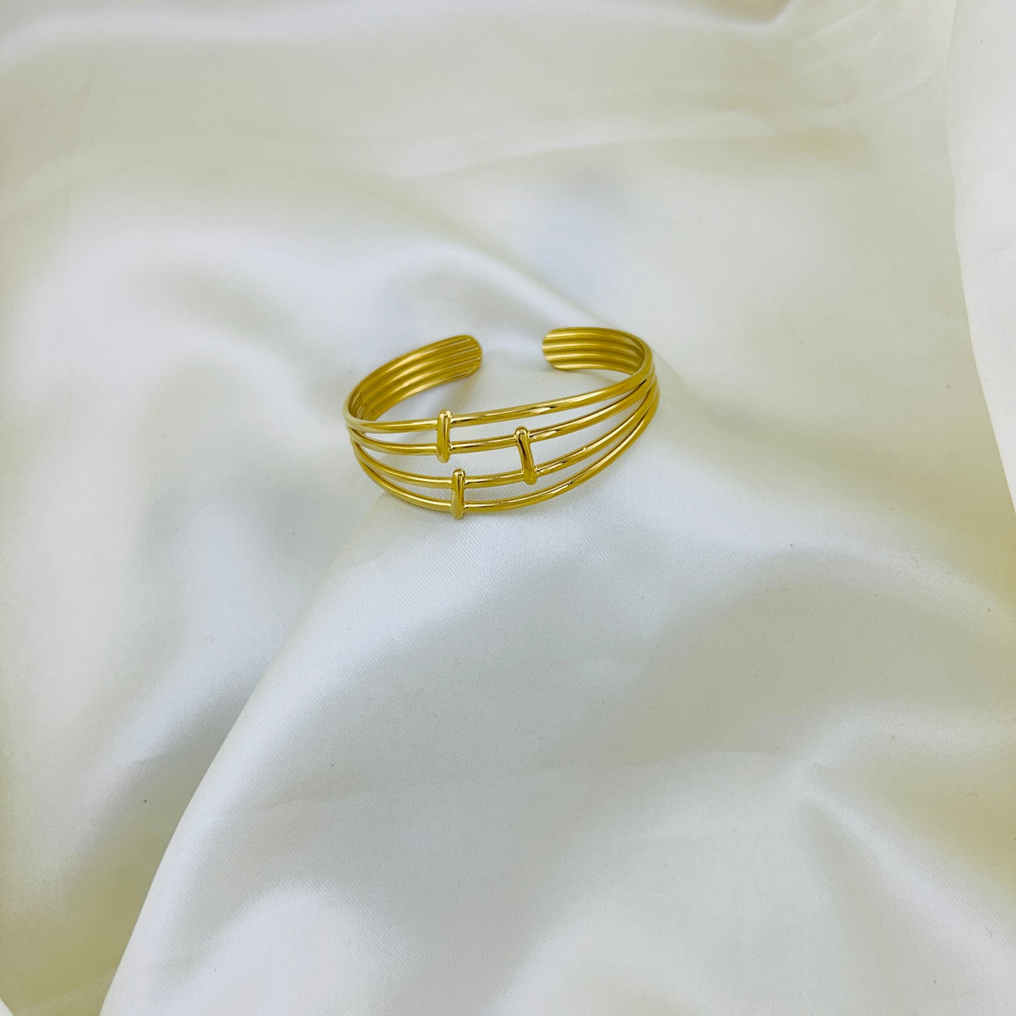 Four layer bridged golden cuff bracelet - kada