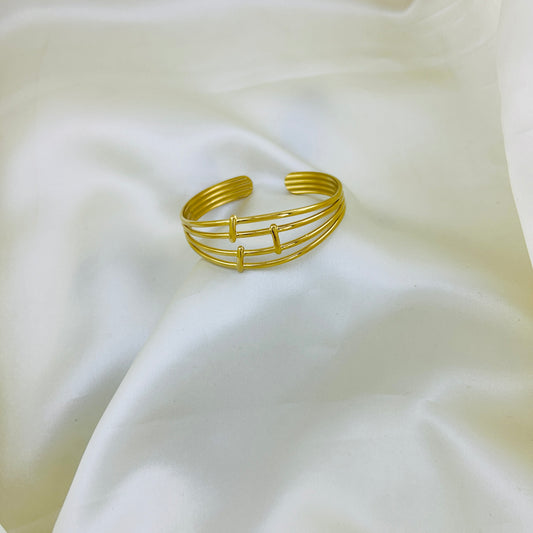 Four layer bridged golden cuff bracelet - kada