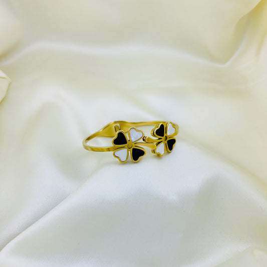 Heart petal flower black and white clutch bangle bracelet - kada