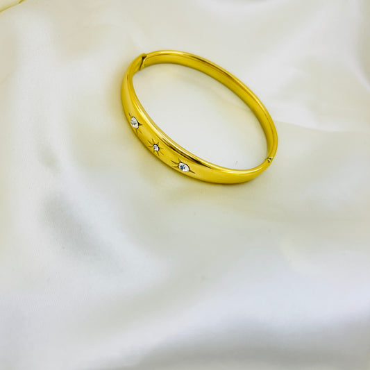 Oval stone clutch bracelet - kada