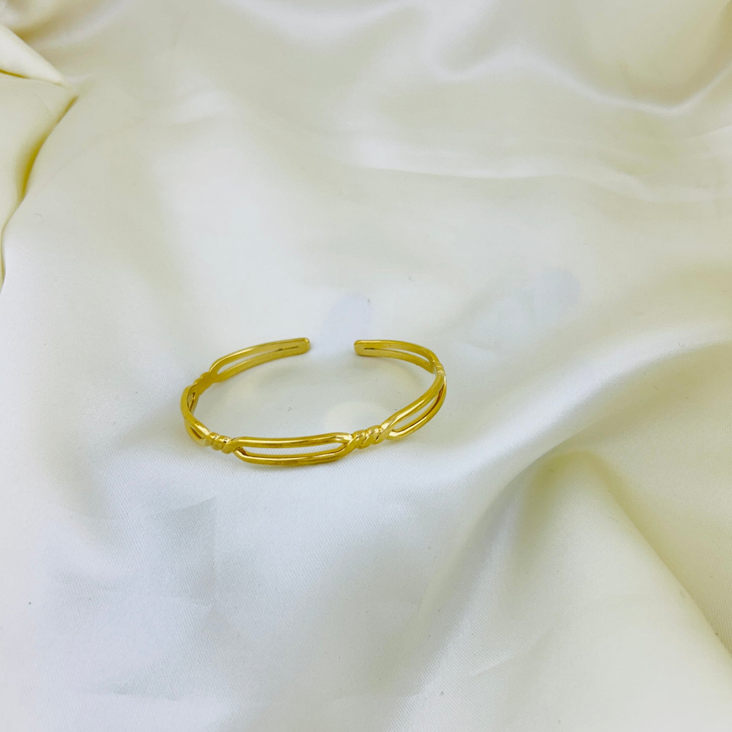 Simple twisted cuff bracelet - adjustable kada